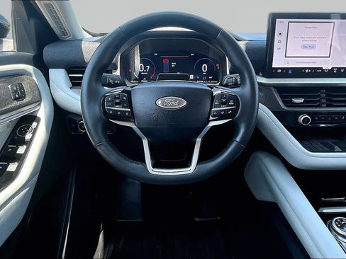 Certified 2025 Ford Explorer Platinum w/ LUX Leather Package AWD/4WD image 5