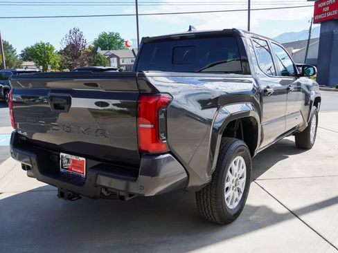 Used 2025 Toyota Tacoma SR5 AWD/4WD image 8