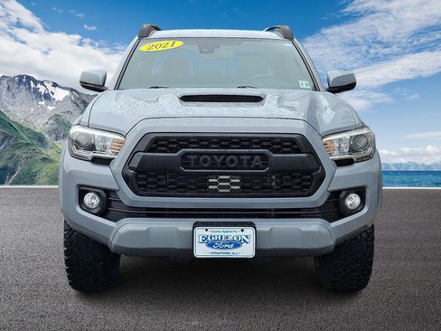 Used 2021 Toyota Tacoma TRD Sport image 2