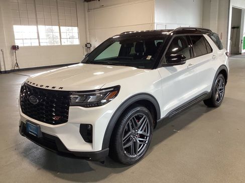Certified 2025 Ford Explorer ST image 1