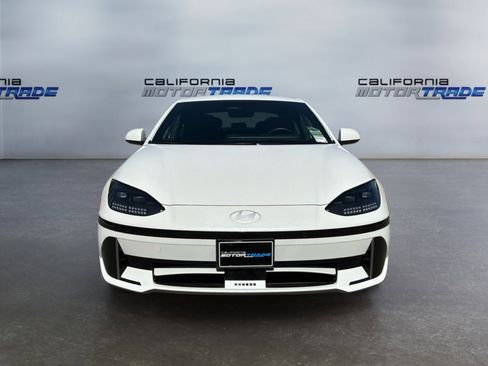 Used 2024 Hyundai Ioniq 6 SE RWD image 2