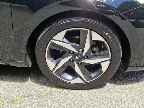 Used 2023 Hyundai Elantra Limited FWD image 11