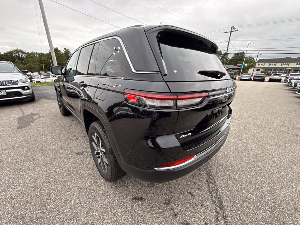 New 2027 Jeep Grand Cherokee Laredo X AWD/4WD image 3