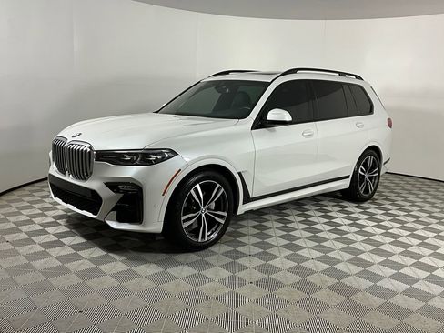 Used 2021 BMW X7 xDrive40i w/ M Sport Package AWD/4WD image 1
