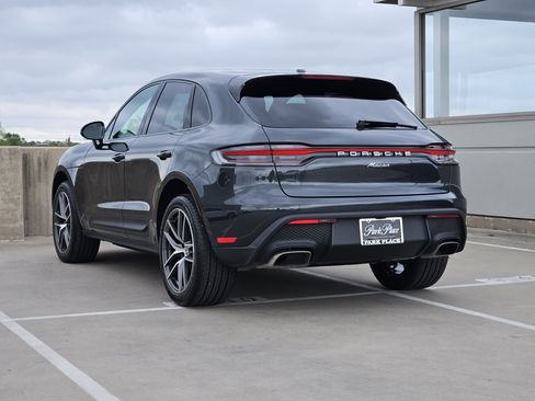 Certified 2025 Porsche Macan image 3