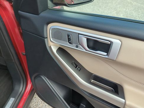 Used 2023 Ford Explorer Limited image 36