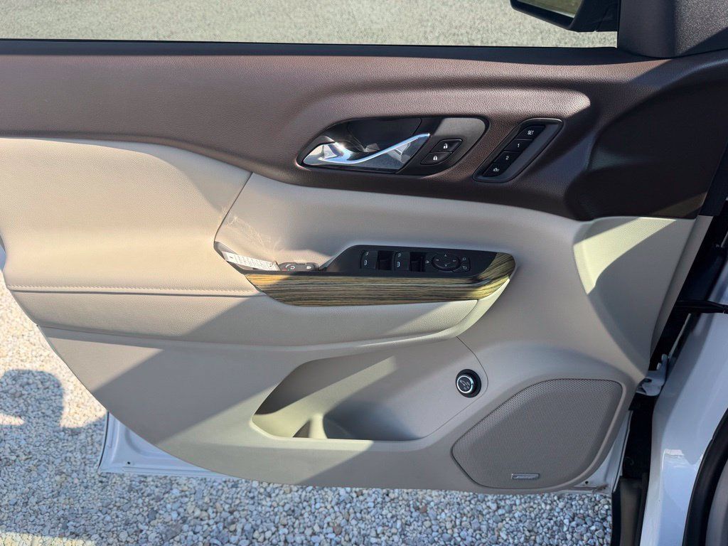 Used 2018 GMC Acadia Denali AWD/4WD image 17