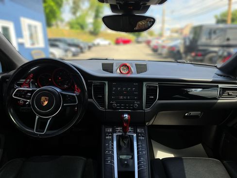 Used 2017 Porsche Macan AWD/4WD image 22