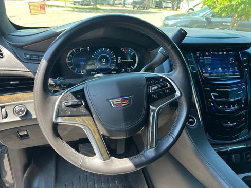 Used 2020 Cadillac Escalade Platinum AWD/4WD image 12