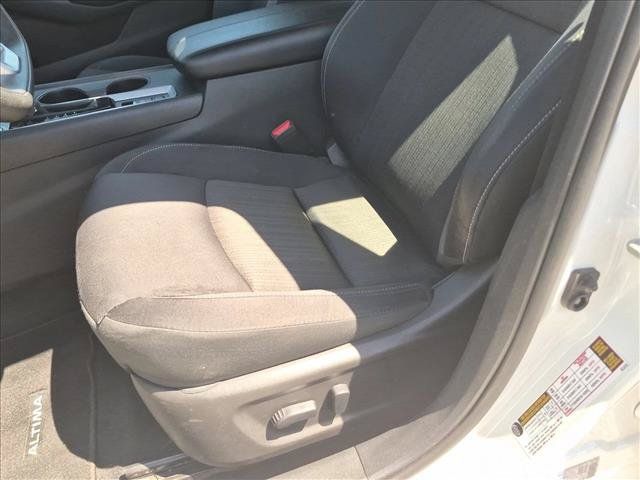 Used 2025 Nissan Altima 2.5 SV AWD/4WD image 11
