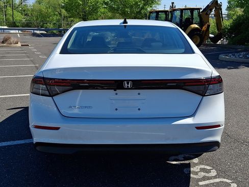 Certified 2025 Honda Accord SE image 5