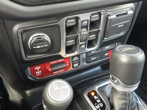 Used 2025 Jeep Gladiator Rubicon w/ Safety Group AWD/4WD image 39