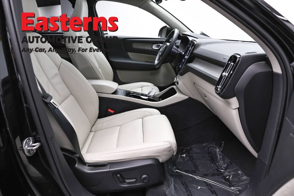 Used 2023 Volvo XC40 B5 Plus AWD/4WD image 26