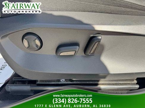 Used 2023 Volkswagen Tiguan SE AWD/4WD image 15