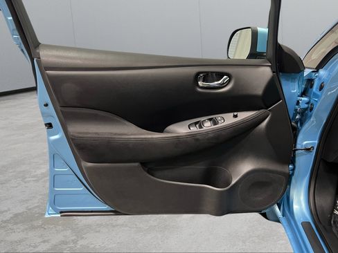 Used 2015 Nissan Leaf S image 29