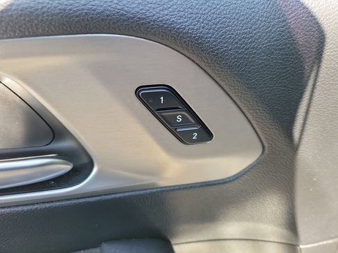 Used 2022 Chrysler Pacifica Limited w/ S Appearance Package FWD image 16