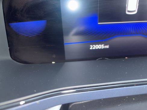 Used 2023 Volkswagen Taos SE w/ Panoramic Sunroof Package image 1