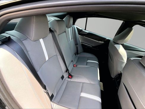 Used 2025 Toyota Camry SE w/ Convenience Package FWD image 17