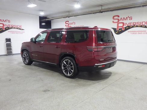 Used 2022 Jeep Wagoneer Series III w/ Premium Group I AWD/4WD image 2