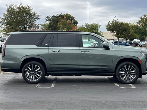 Used 2023 Cadillac Escalade ESV Sport w/ Touring Package image 3