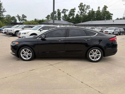 Used 2018 Ford Fusion SE w/ Fusion SE Technology Package FWD image 5