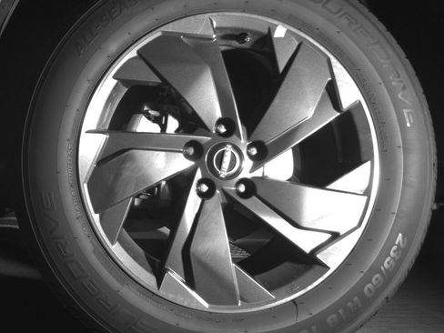 Used 2025 Nissan Rogue SV AWD/4WD image 12