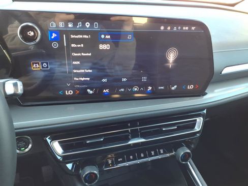 Used 2026 Chevrolet Traverse LT AWD/4WD image 13