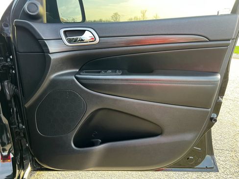 Used 2021 Jeep Grand Cherokee Laredo X image 27