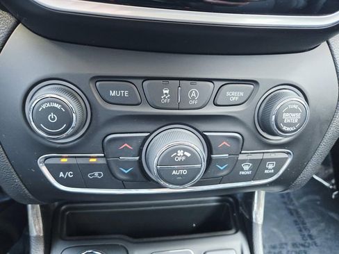 Used 2021 Jeep Cherokee Limited w/ Elite Package image 28