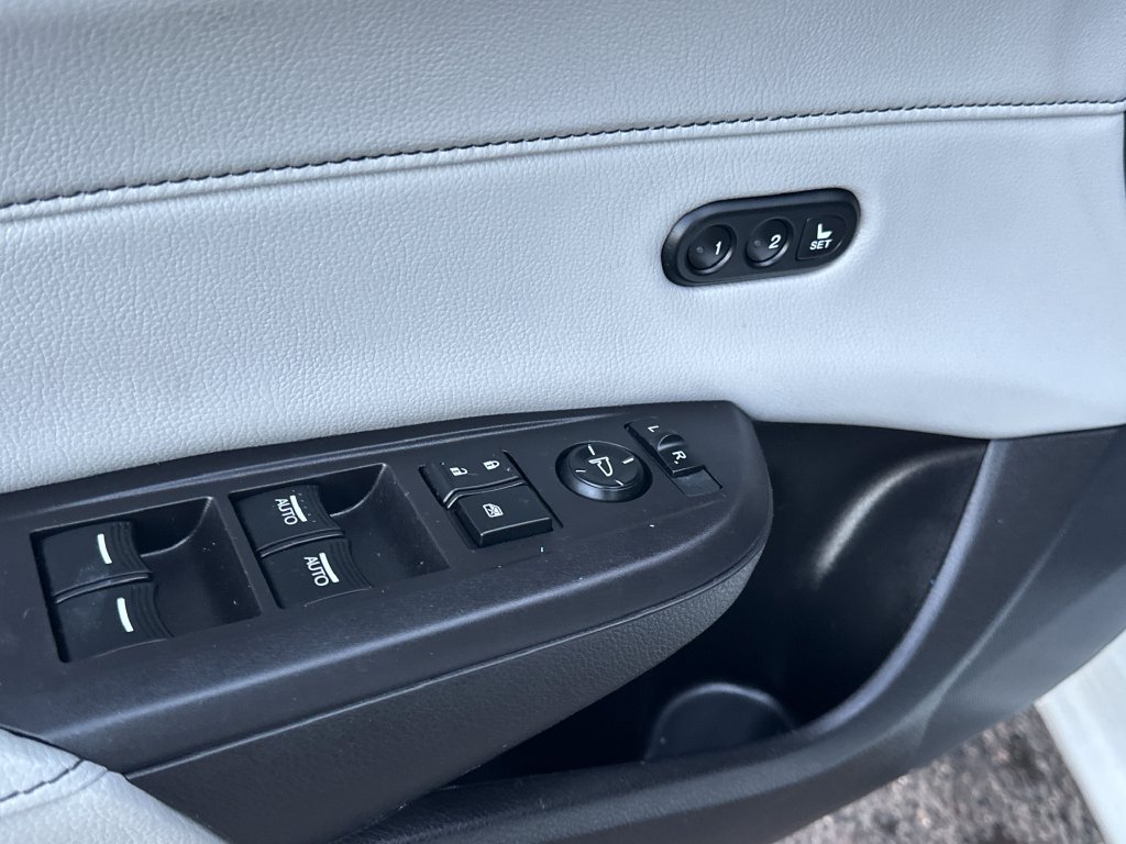 Used 2019 Acura ILX w/ Premium Package FWD image 12