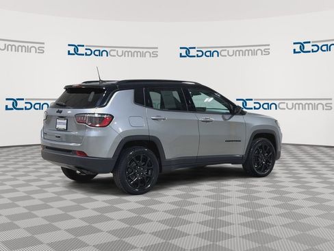 Used 2022 Jeep Compass Latitude AWD/4WD image 9