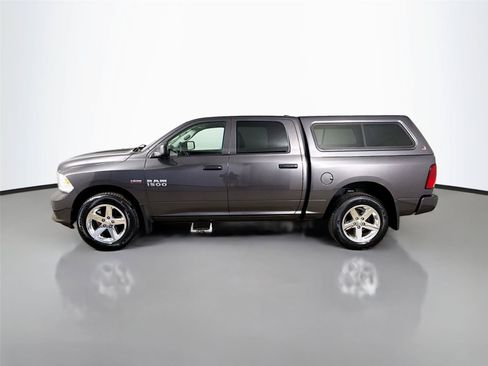 Used 2015 RAM 1500 Express AWD/4WD image 8