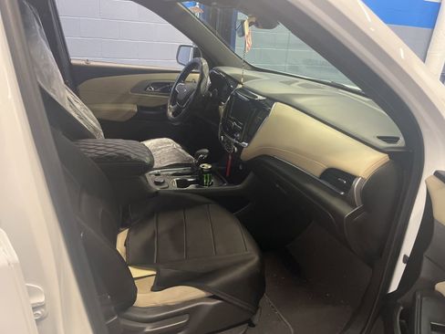 Used 2023 Chevrolet Traverse LS w/ Midnight/Sport Edition image 5