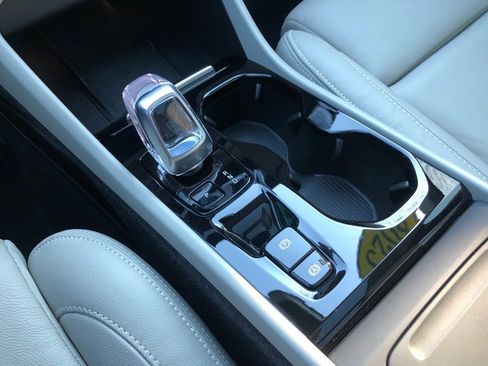 Used 2023 Volvo XC40 B5 Plus w/ Driver Assist Package image 28