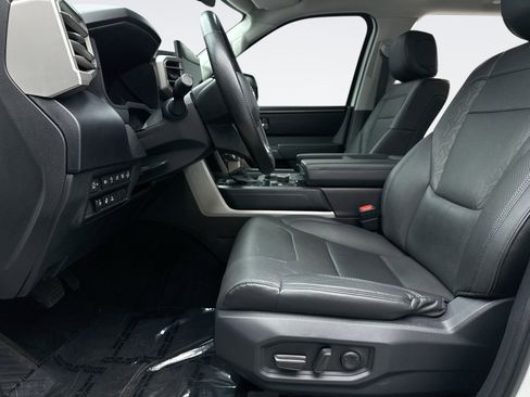 Used 2022 Toyota Tundra SR5 w/ Advanced Technology Package AWD/4WD image 11