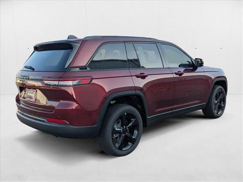 New 2025 Jeep Grand Cherokee Altitude image 2