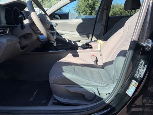 Used 2023 Hyundai Elantra SEL FWD image 9