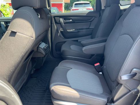 Used 2017 Chevrolet Traverse LT w/ Style and Technology Package image 15