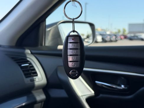 Certified 2018 Nissan Altima 2.5 SR w/ SR Special Edition FWD image 23