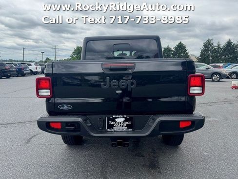 Used 2023 Jeep Gladiator Sport AWD/4WD image 6