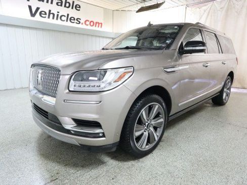 Used 2019 Lincoln Navigator L Reserve AWD/4WD image 2