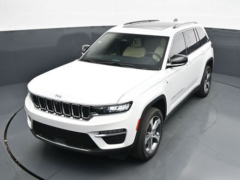 Used 2023 Jeep Grand Cherokee 4WD 4xe w/ Luxury Tech Group II image 12