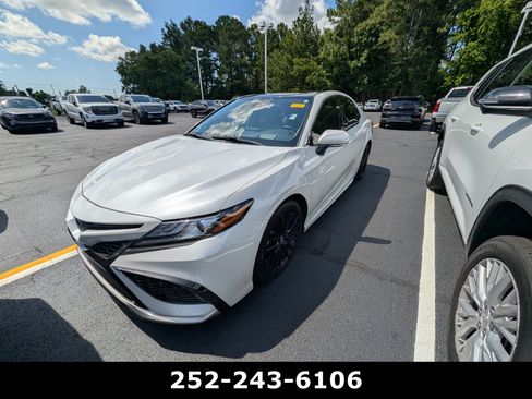 Used 2023 Toyota Camry XSE FWD image 6