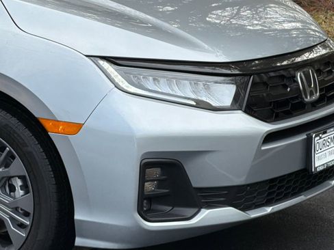 New 2026 Honda Odyssey Touring image 4