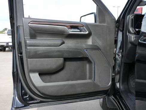 Used 2025 GMC Sierra 1500 SLT RWD image 15