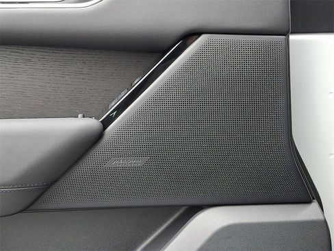 New 2026 Land Rover Range Rover Velar Dynamic SE image 21