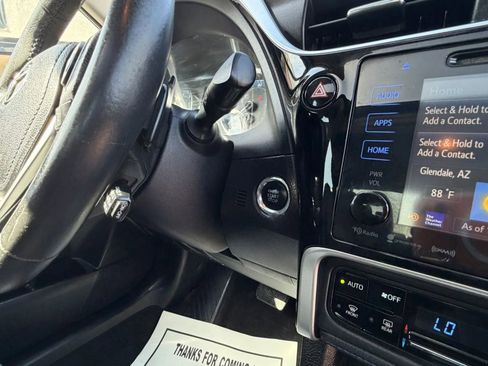 Used 2017 Toyota Corolla SE image 12