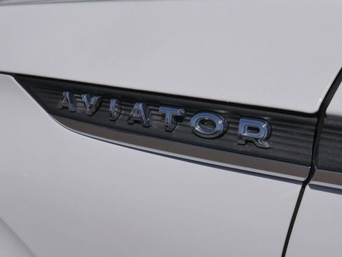 Used 2025 Lincoln Aviator Reserve w/ Illumination Package RWD image 16