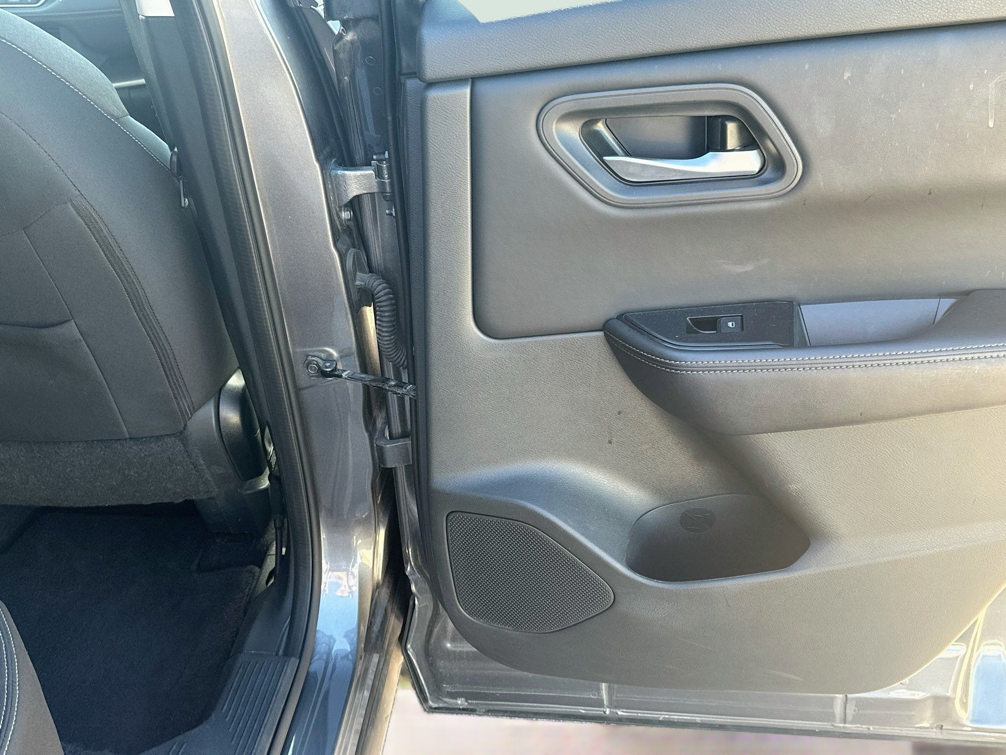 Used 2025 Nissan Rogue SV AWD/4WD image 29