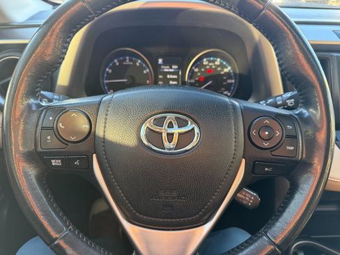 Used 2018 Toyota RAV4 XLE image 18